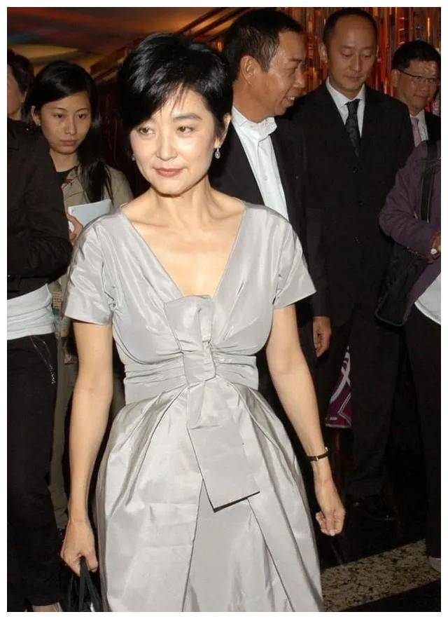 林青霞老公长这样,个子没她高五官还路人,一看就憨厚老实疼老婆_丈夫