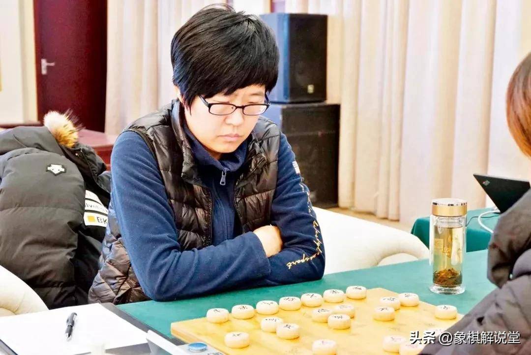 唐丹与王琳娜的棋王之争,既有明争暗斗,也有尊重和温情_棋坛_国际象棋