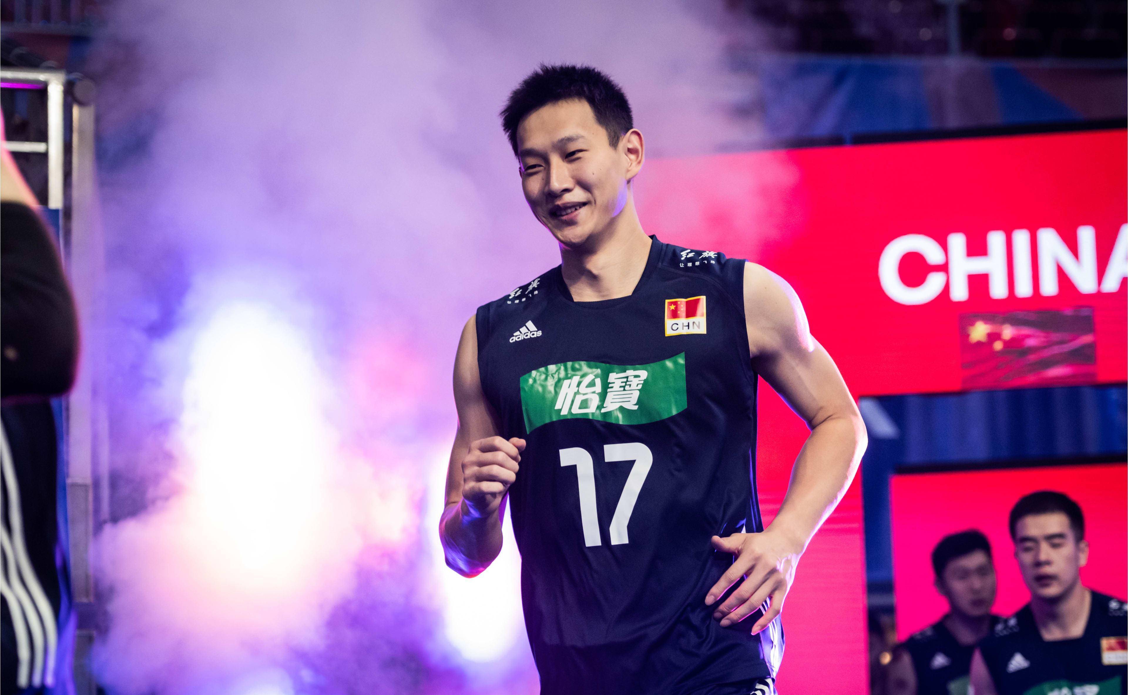 一传受挫发球0比10落后,中国男排0比3不敌荷兰,遭世联赛第七败_张景胤