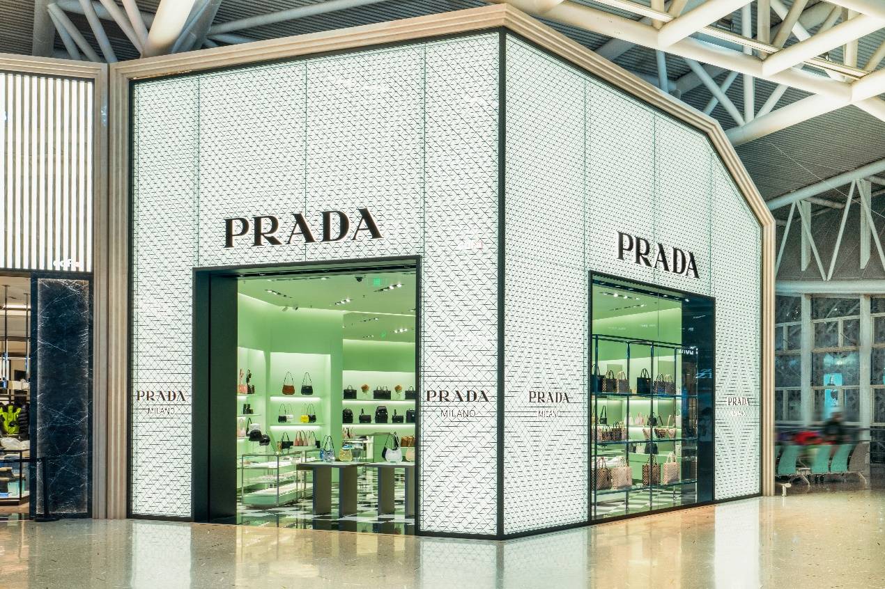 prada于三亚凤凰国际机场开设第二家精品店,打造全新购物体验