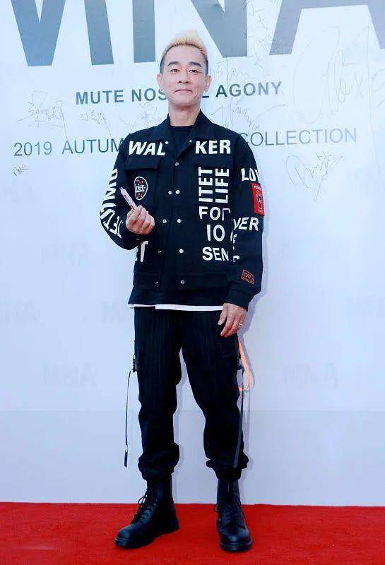 陈小春打造时髦范,造型洒脱不羁,不愧是"山鸡哥"