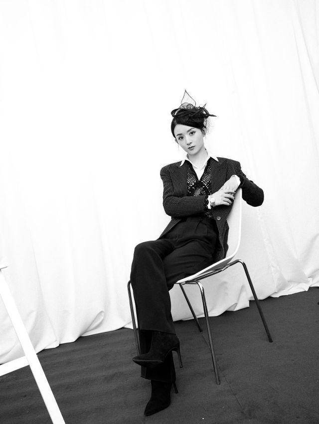 赵丽颖罕见换风格!