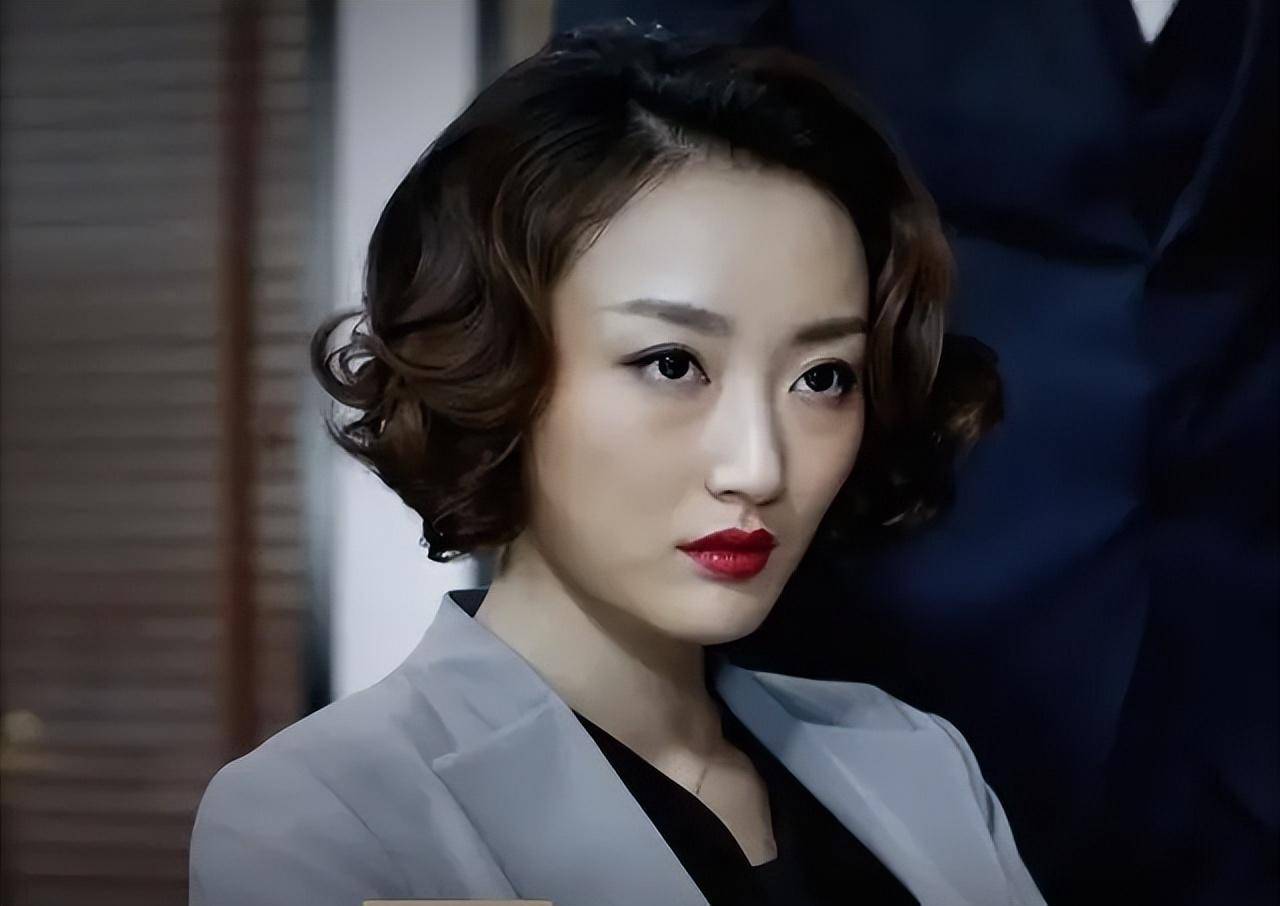 李倩倩(饰蓝洁)08其实这部剧换成陌生人,网友估计也没那么跳跃.