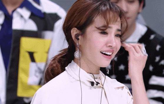 蔡依林释放了,白色蝙蝠袖嫩回初恋少女模样,说她19岁没人有意见_气质