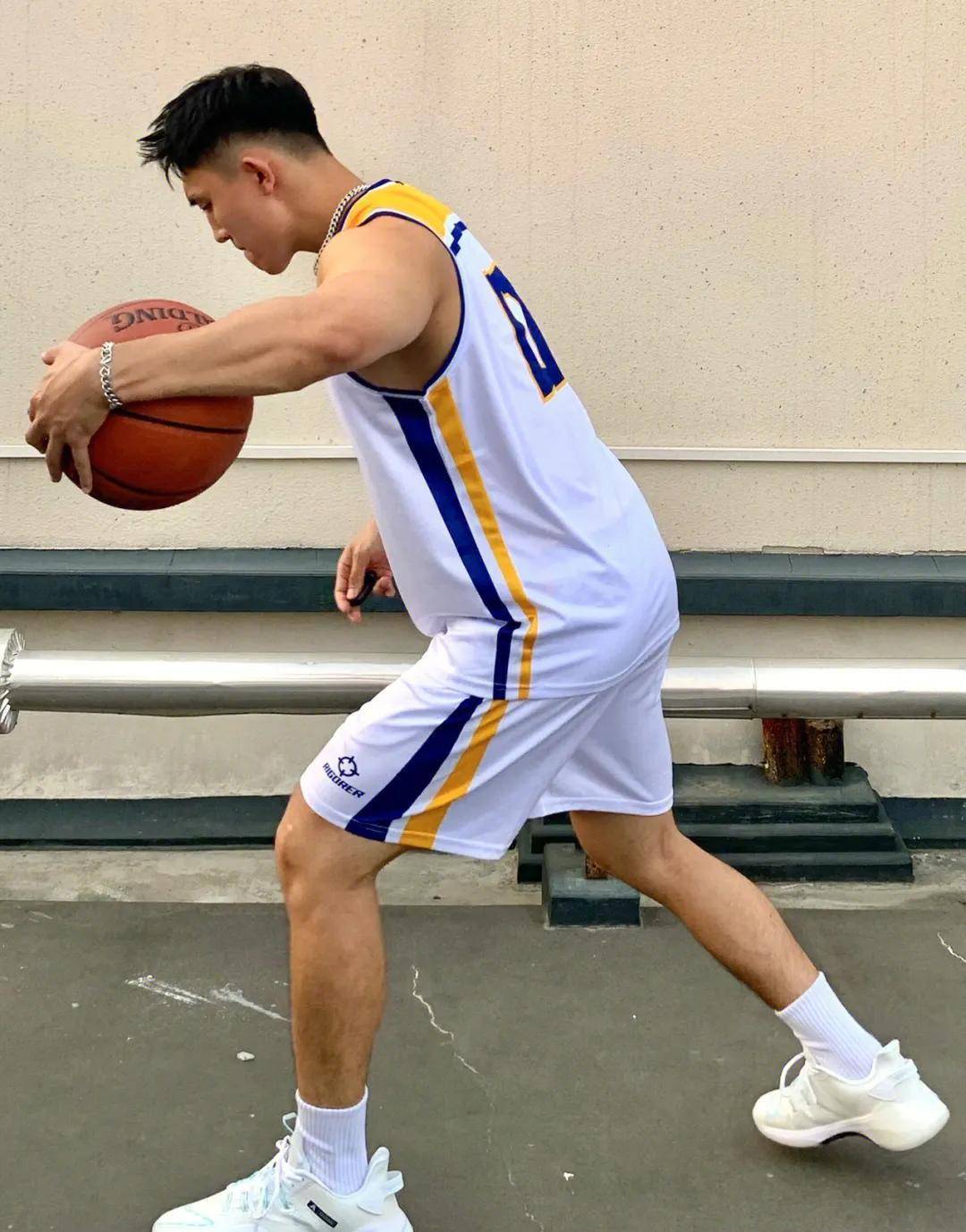 184cm超级黑皮帅哥,麒麟臂能让你高呼好猛