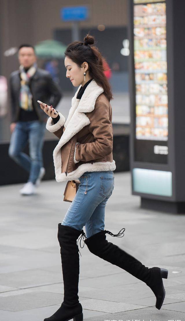 165cm的大长腿妹子穿过膝靴,露半截刚刚好,既抢眼又性感!