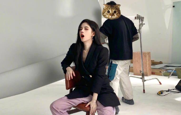 别人打哈欠都是没法看,鞠婧祎打哈欠却是出奇的好看,这不禁让人感叹