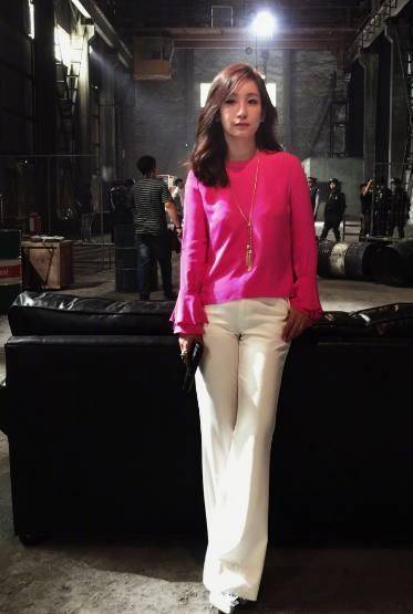 39岁秦海璐换了个发型一下嫩回20岁,网友直呼:认不出了!