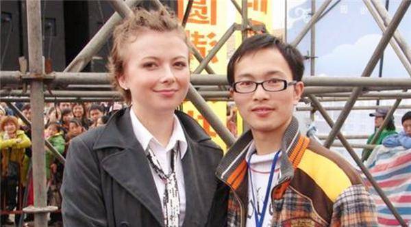 美国飞虎队后裔定居中国,现是央视的主持人,称:加入中国很骄傲_爱华