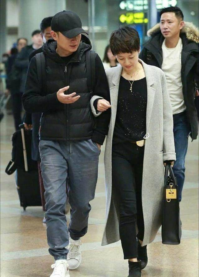 马伊琍是二婚嫁给了小自己8岁的文章,马伊琍也多次公开表示,经营一个