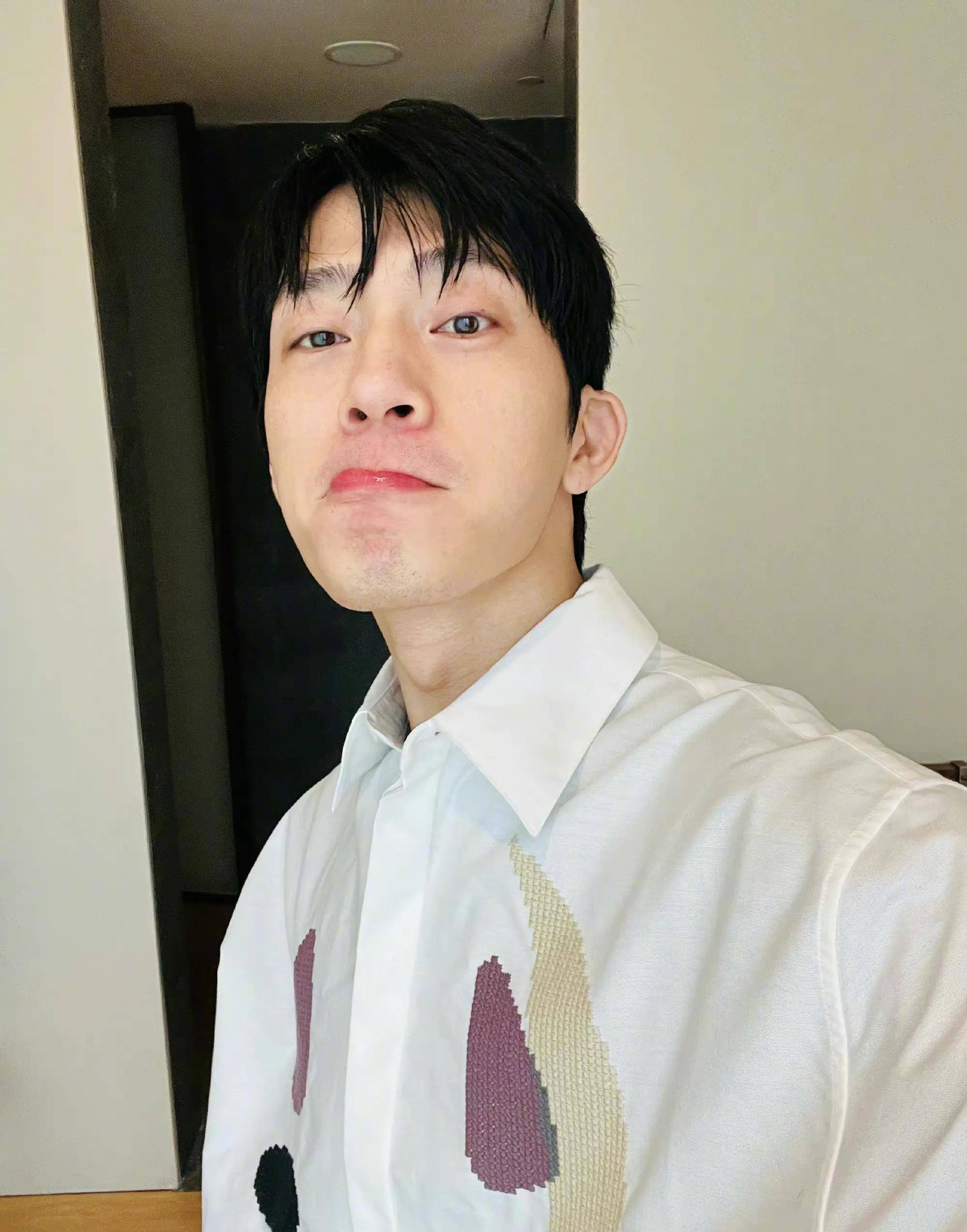 井柏然颜值崩坏!