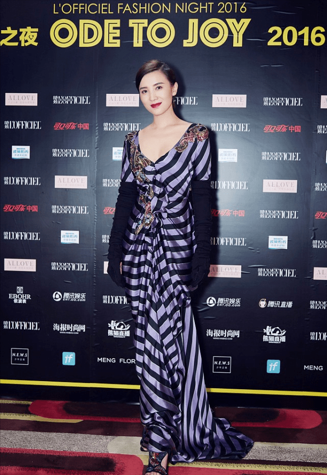 宋佳海清都40 的年龄,但身材气质差挺多,好好保养果然挺重要的_裙装