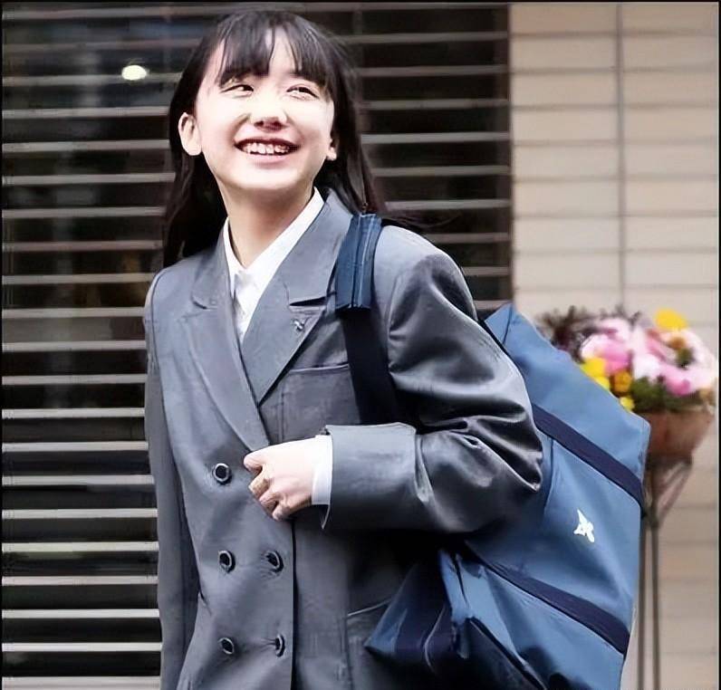 日本国民之女——芦田爱菜就读于庆应义塾大学法学部政治学系!