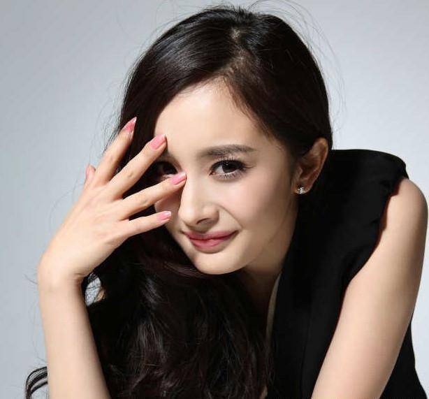 盘点:杨幂特色拍照姿势,手势从0到6,第2张你绝对没见过!