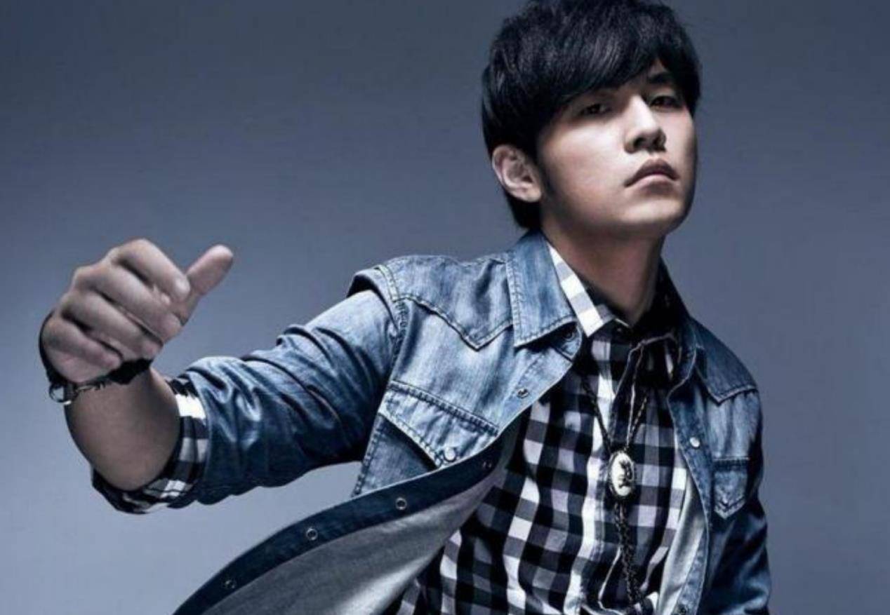 周杰伦到底有多少钱？他的财富背后有什么故事？_收入_来源_演唱会