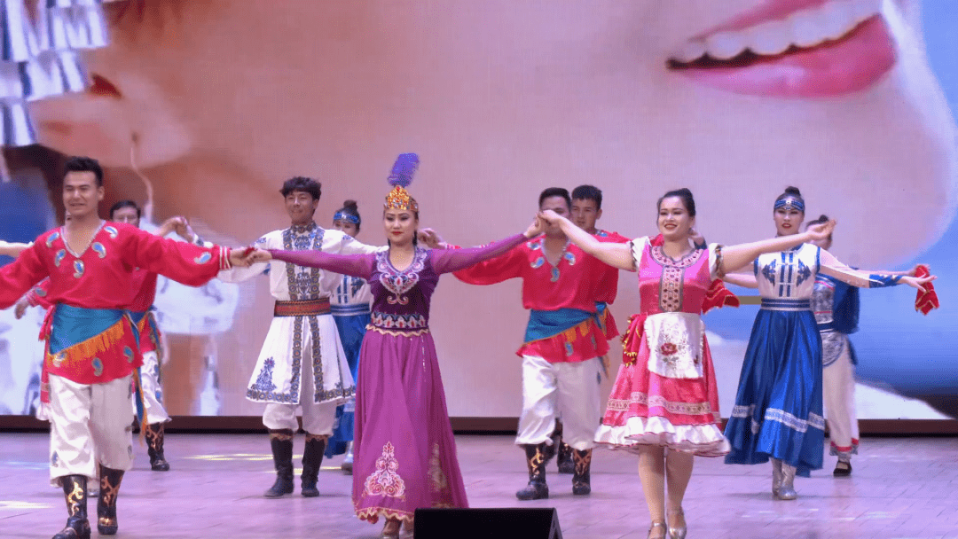 沙雅县举办庆祝第113个三八国际劳动妇女节颁奖典礼暨文艺晚会_女性