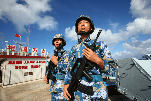 当年的南海守岛勇士有多难?脚踩半腰深海水,洗衣服洗脸用雨水