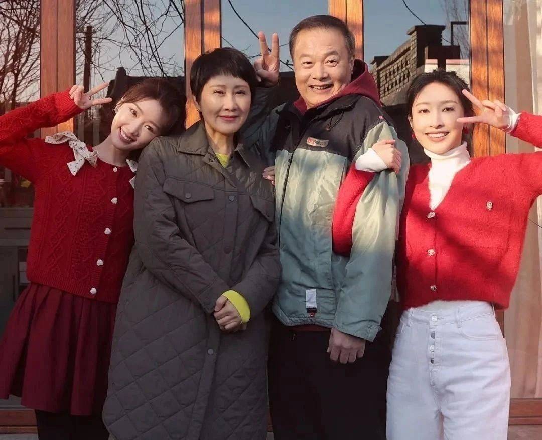 不少观众甚至评价,张凯丽和孙松不应该成为新剧中婚姻的反面教材,希望