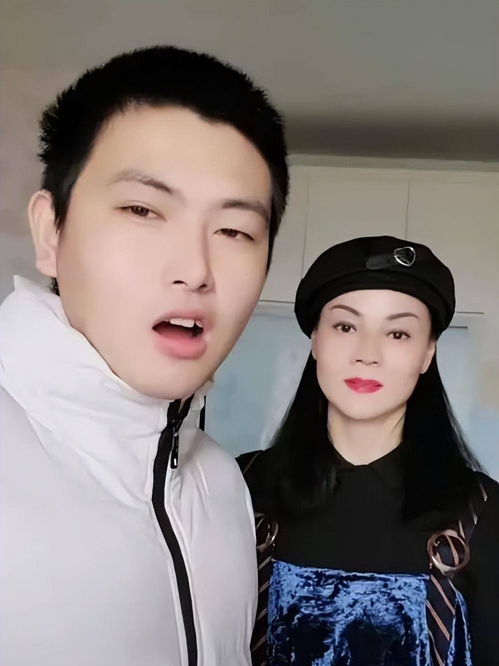 54岁大妈和30岁小伙二婚,大妈哭诉:原来是个甘蔗男_爱情_小张_都会