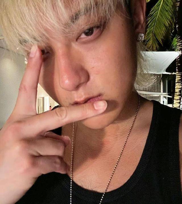 其实他本人也有过回应,黄子韬早就说过自己不会刮腋毛和胸毛