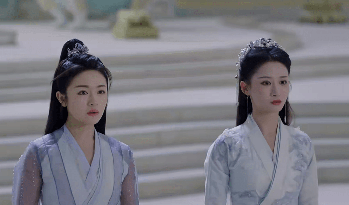 首先是在得知青葵与夜昙就是双生花时,他就下令四界追捕两人,但由于