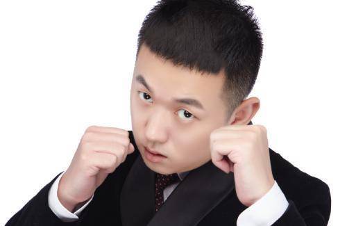 没错就是那次被一龙暴揍的节目中,虽然药水哥带上了全身护具仍然输了