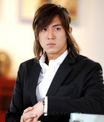 娱乐圈中的富二代男明星:黄子韬骄傲自大,华晨宇却截然相反_陈楚河