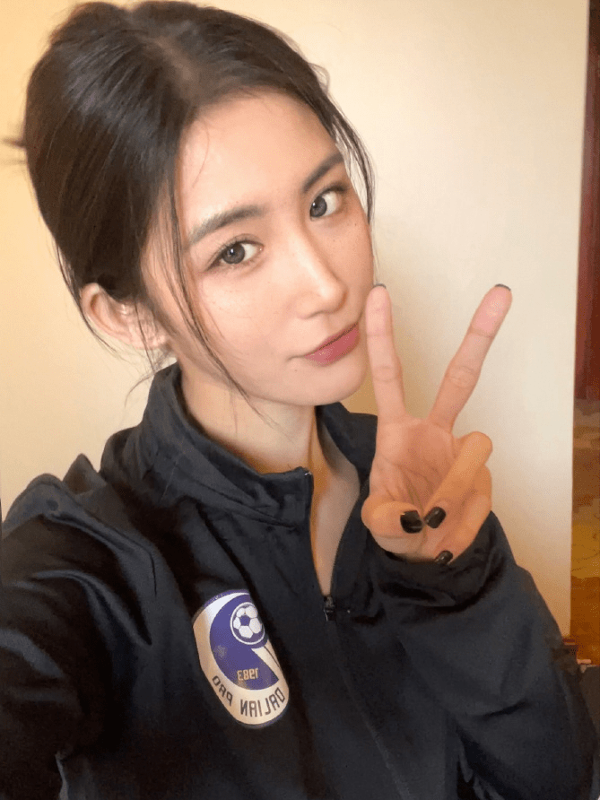 中国女足颜值天花板姜明佐,23岁青春靓丽,晒美照笑容甜美有梨涡_身材