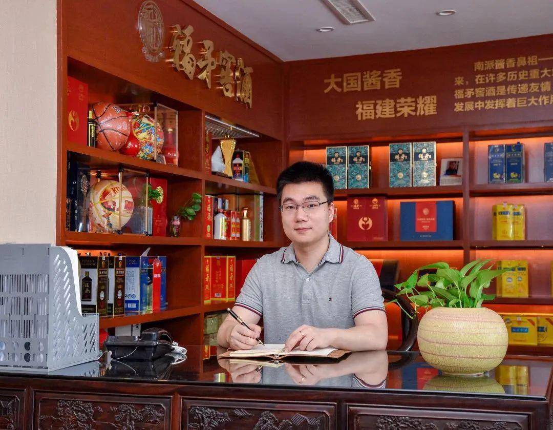 福矛酒业集团总裁蒋晨熙荣获"中国酒业营销金爵奖·新锐人物奖"_品牌