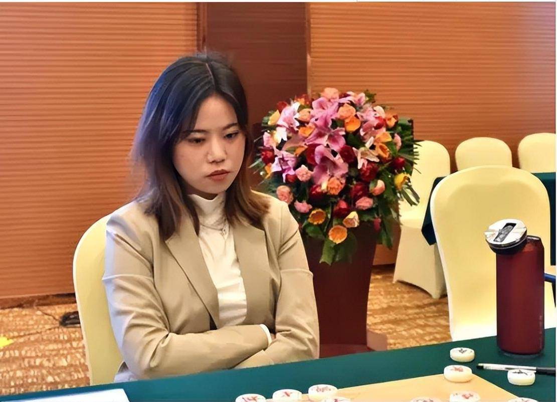 美女棋手争奇斗艳美不胜收,妙手连连棋艺高超_中国象棋_王子涵_左文静
