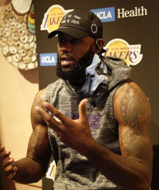 恩比德回归训练,发福明显肌肉松垮,成肥胖版约基奇_五花肉_球员_手臂