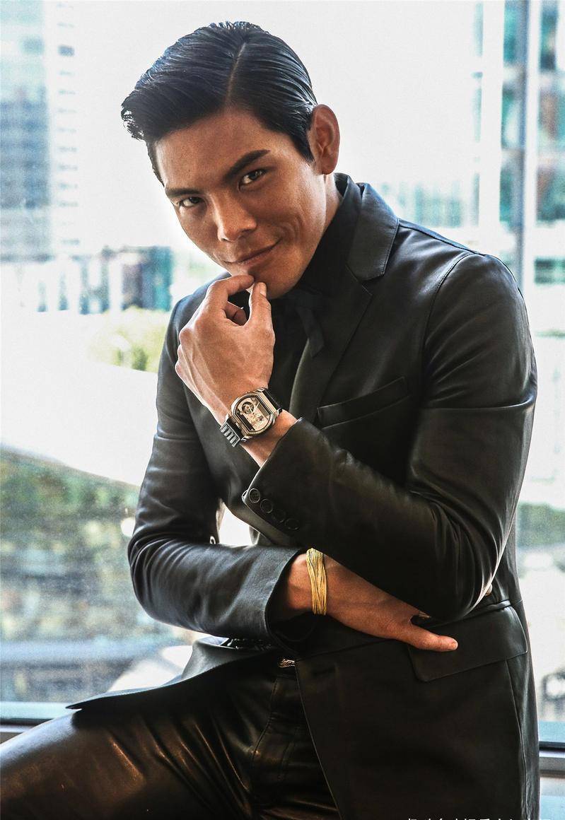 35岁向佐晒打拳照,师承李连杰功夫了得,身体状况却不是很好_向华强