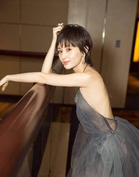 王子文玩性感依旧摆脱不了"男人婆"的形象,现在回头还来得及!