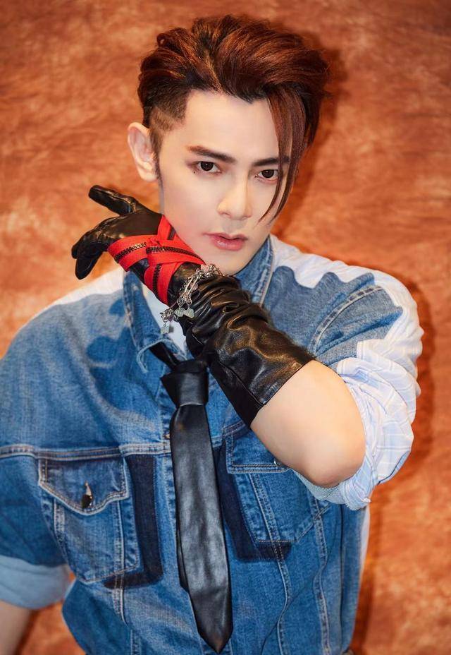 汪东城舞台look蛮帅,是咱家男票喜欢的style,可以种草了_休闲_衬衫