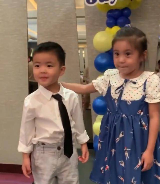 波妞烫了小卷发形象大变,这下真成了洋娃娃_贾静雯_小朋友_派对