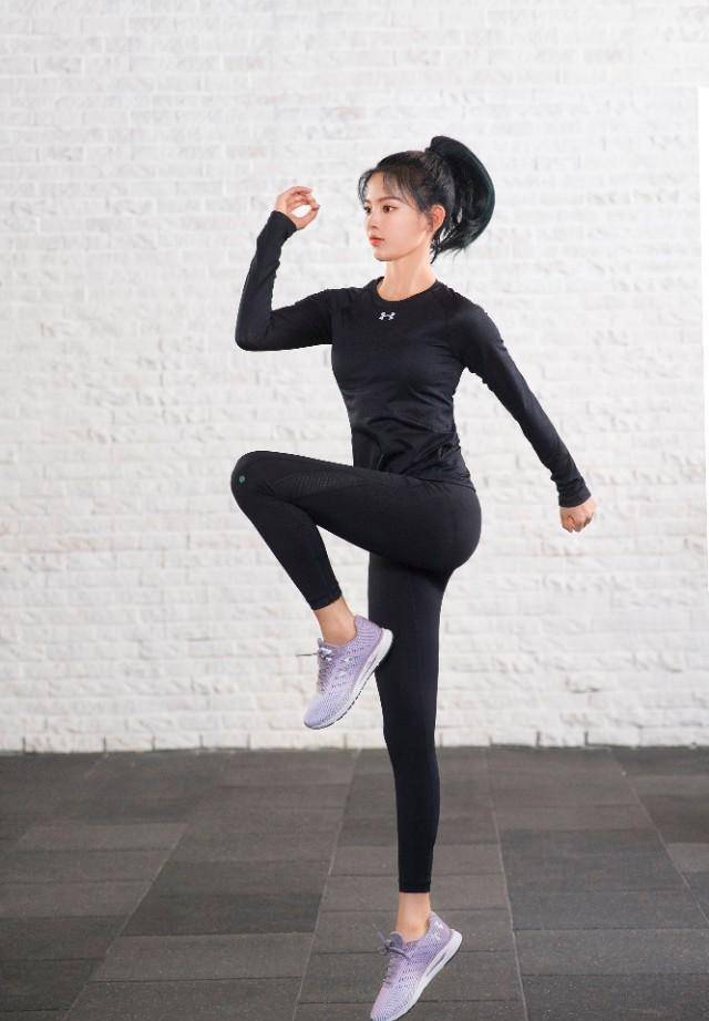 波速球深蹲锻炼腿部深层肌肉,深蹲的动作要领,在波速球上造成训练