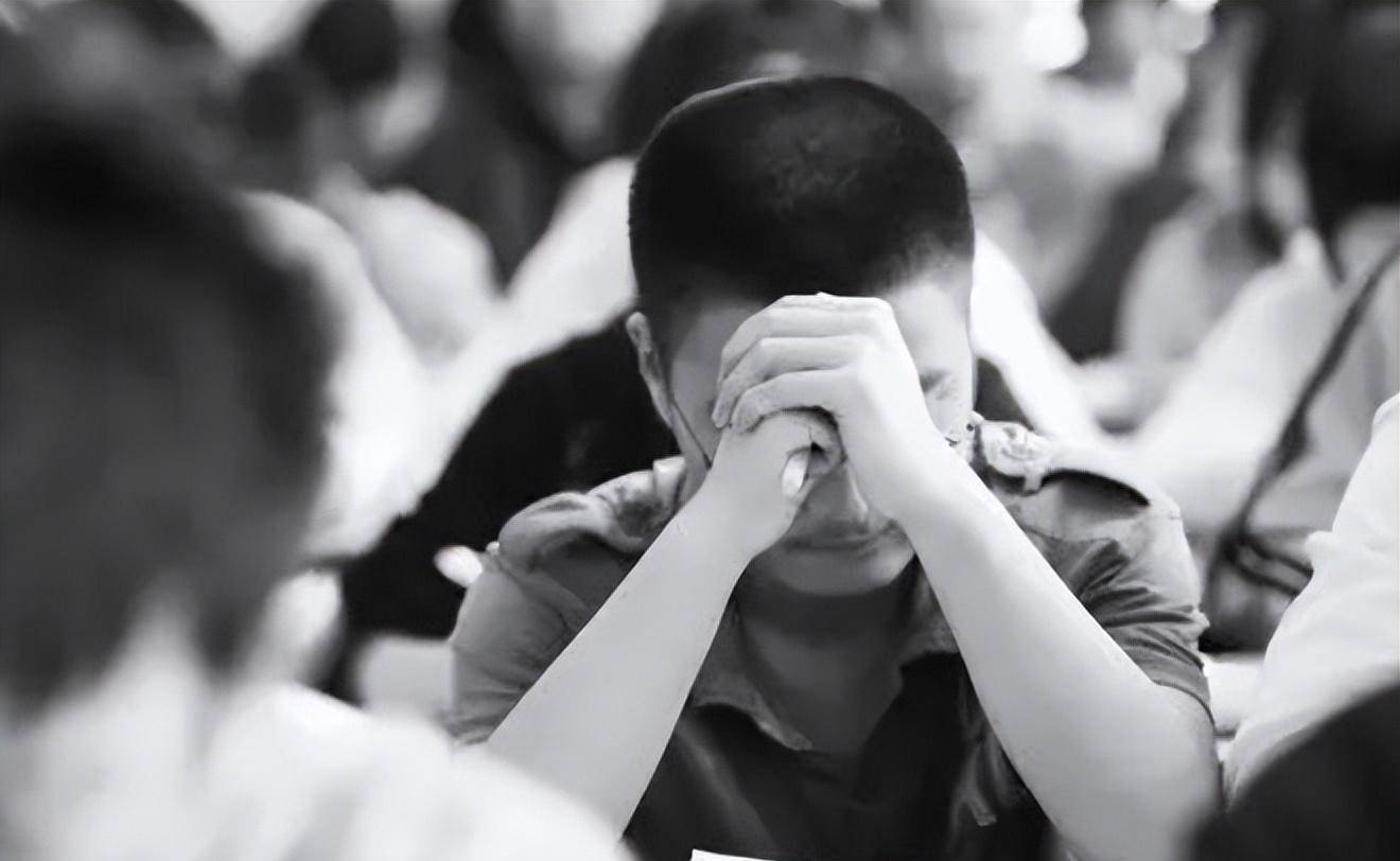 2月19日,华东师范大学青年学者江绪林自缢身亡,震动学界.