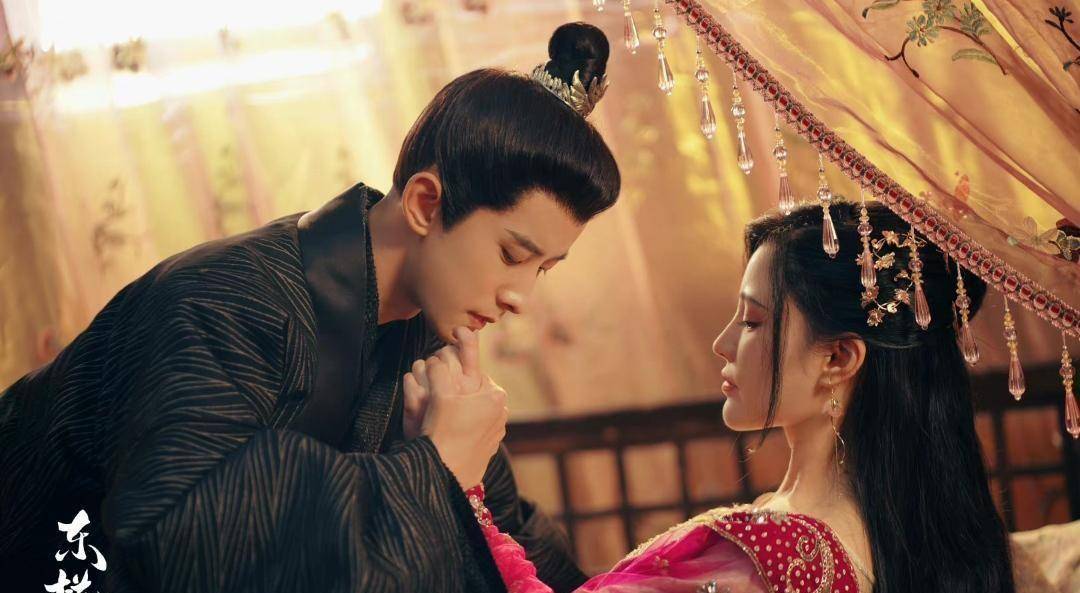 也是由她本人编剧,演员启用的也是在《公主在上》中饰演cp的网红圻