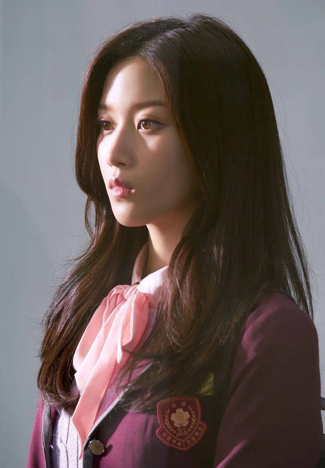 跟着韩剧学穿搭,同样都是学生,文佳煐为什么那么美?_白色_衬衫_粉色