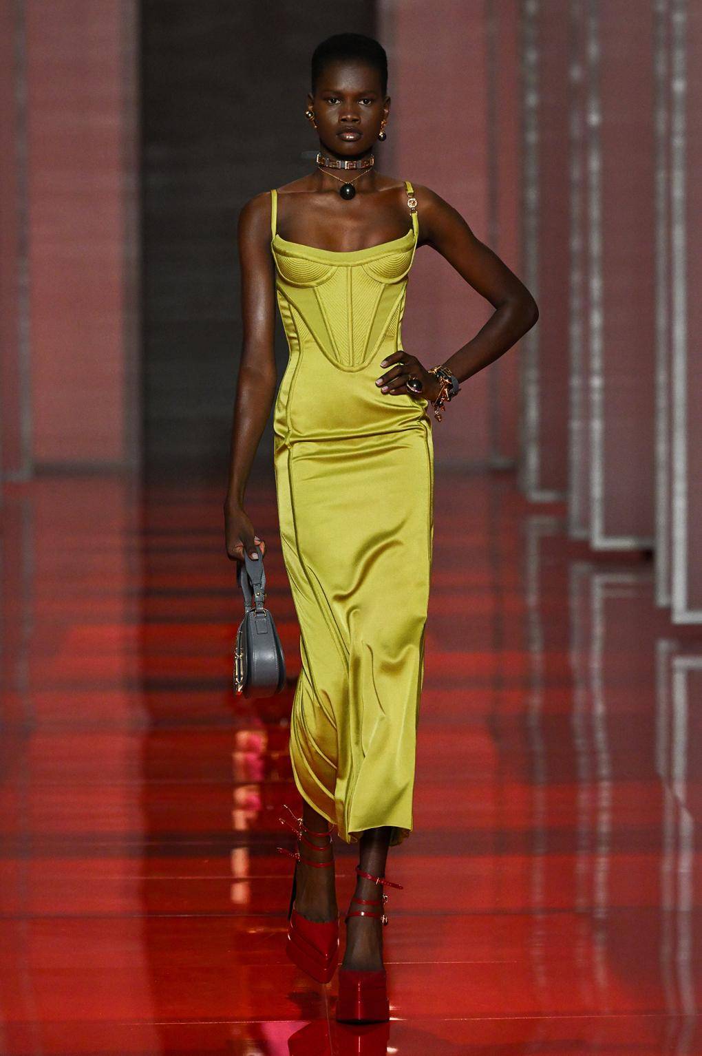 versace 范思哲2023秋冬女士系列:充分诠释倾心诱惑_greca_the