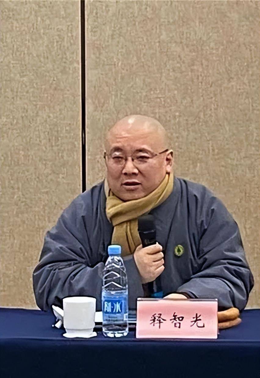 "黑丝尼姑" 释智定 修行期间两次结婚 贪污巨额善款购买豪宅_香港