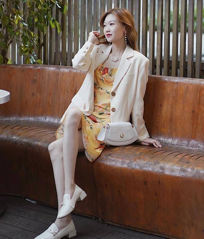 裙子 乐福鞋的4种搭配方法,洋气又高级_黑色_颜色_白色