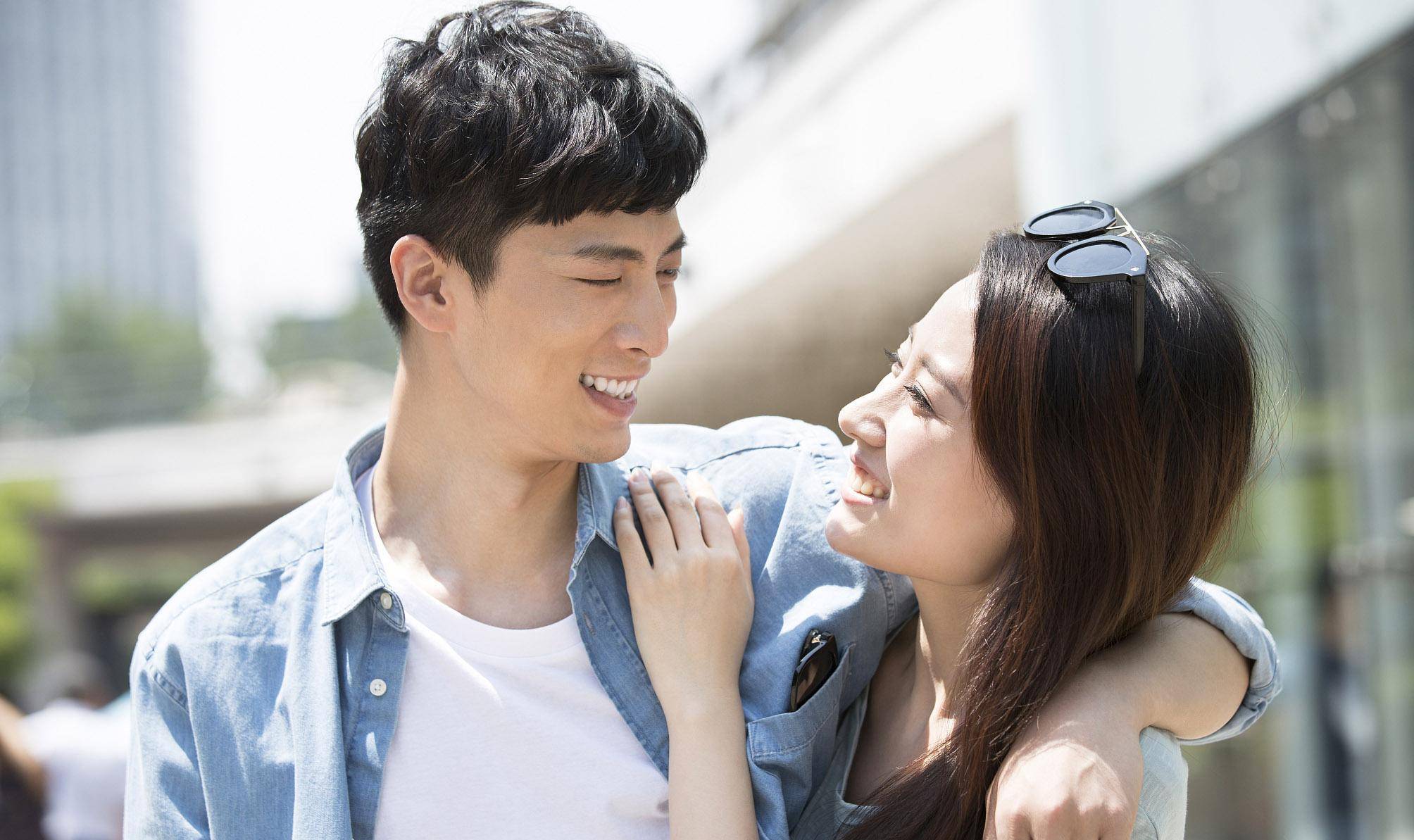 有男女暧昧的迹象,等你察觉到的时候,你可能已经深陷其中了