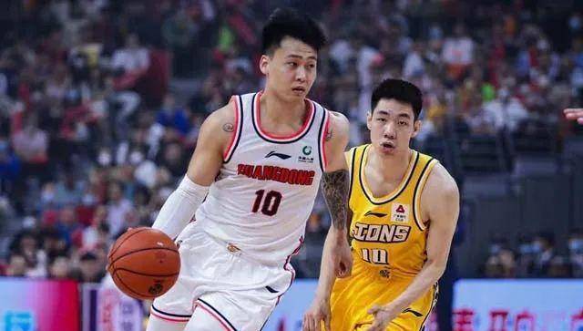 30分钟3分6失误,广东险胜广厦,赵睿被骂惨,他被孙铭徽打爆了_篮板