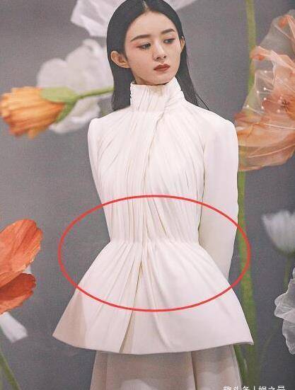 赵丽颖最新大片,却被未p图的腰吸引,比橱窗假模特还要飒_腰围_网友
