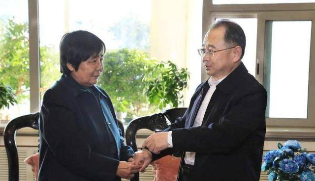 坐拥十几座大型发电厂,身价高达1030亿_张士平_郑淑良_纺织