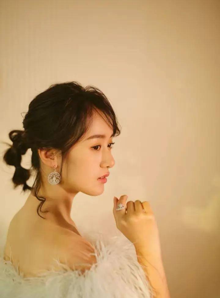 袁冰妍仿妆,p图照片意图撞脸赵丽颖?