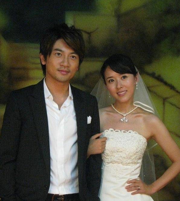 不少网友以为颜丹晨和苏有朋真的结婚了,纷纷跑到社交平台上送上祝福.