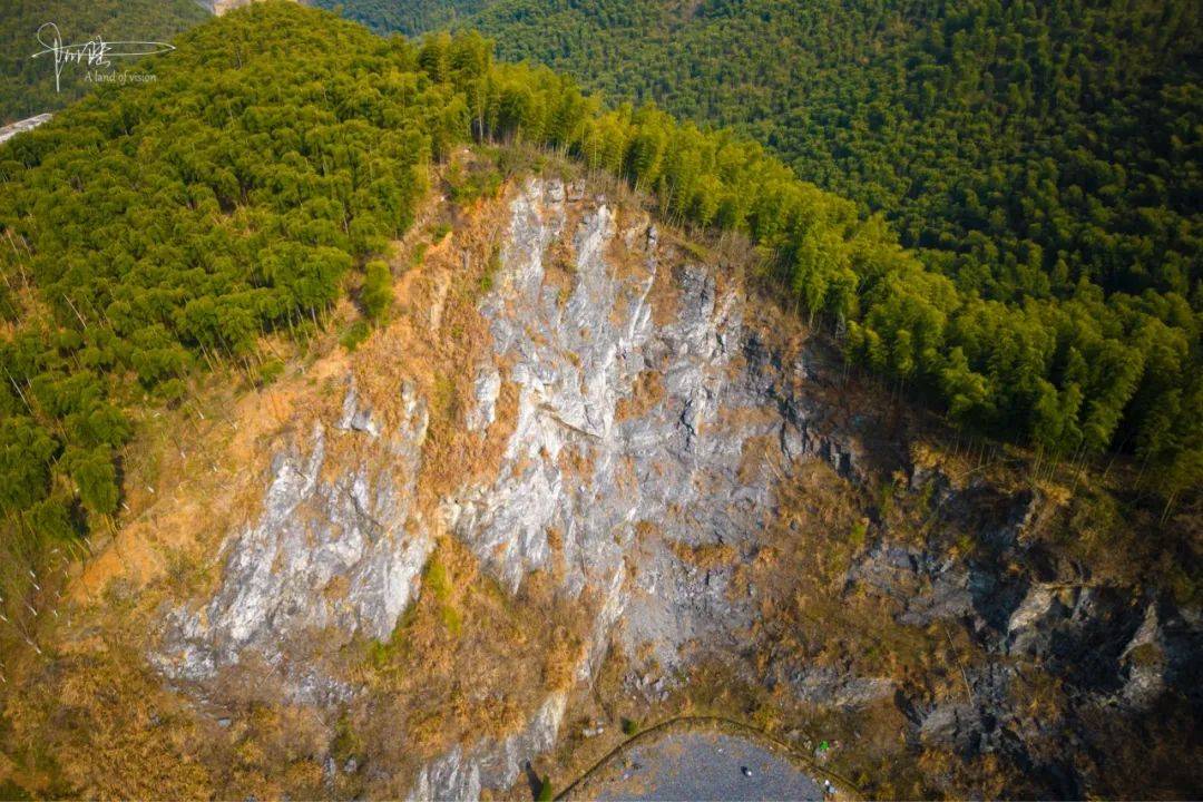 谁能想到这座矿山在关停了十多年后,会蜕变成"宝藏露营胜地"呢_余村