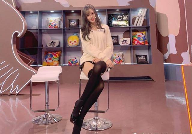 腐团儿是二次元版块非常火热的女主播,并且拿到了分区